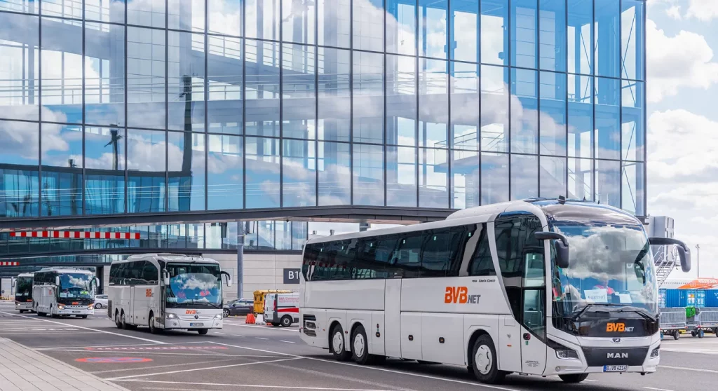 Fahrere Busse vom Flughafen BER