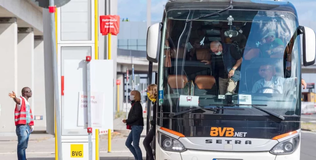 Passengers get off a BVB.net bus