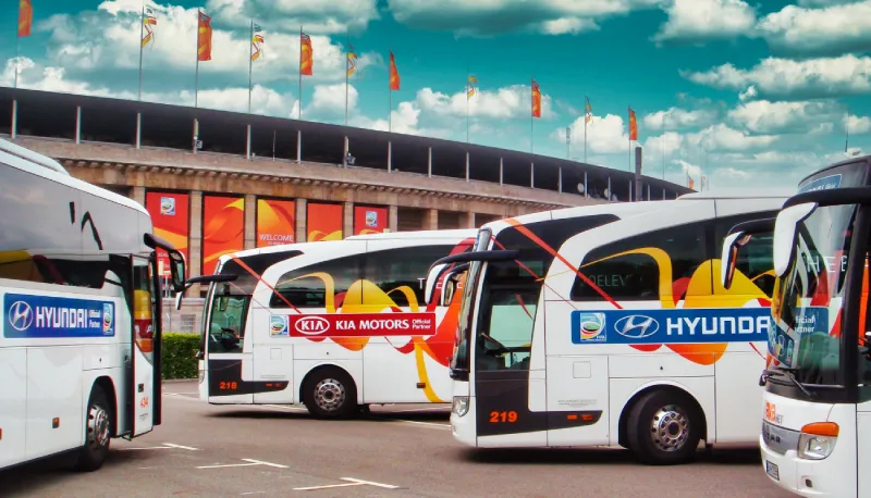 Sportveranstaltungen - BVb.net Busse vor dem Olympiastadion